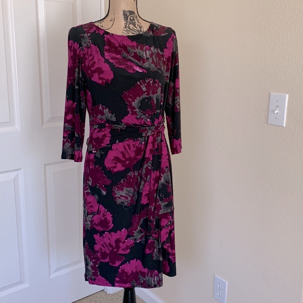JNY High quality dress, fully lined, sash at waist w decorative ruffle on side